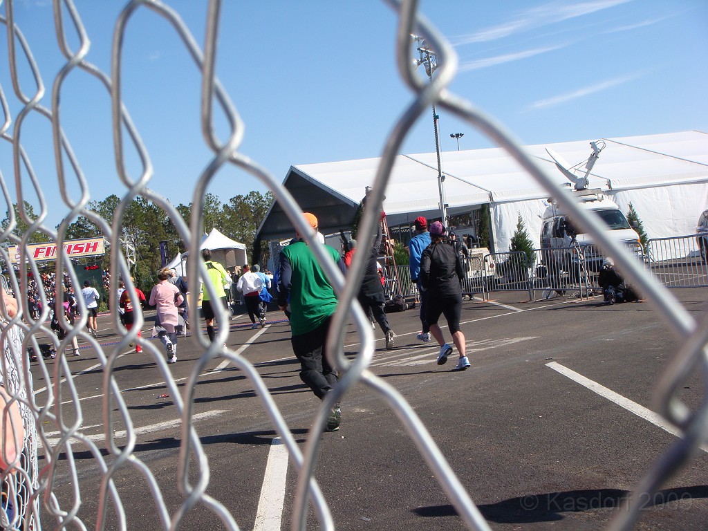 Disney 2010 D2 0407.jpg -                                